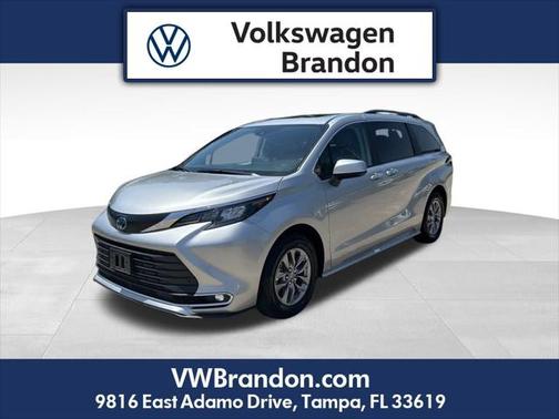 2024 Toyota Sienna XLE