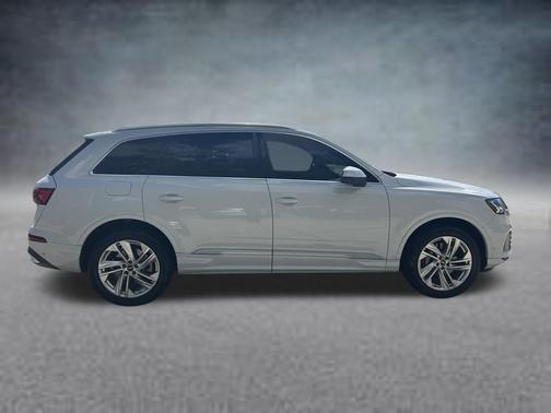 Glacier White Metallic 2023 Audi Q7 55 Premium Plus