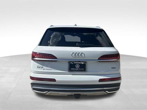 Glacier White Metallic 2023 Audi Q7 55 Premium Plus