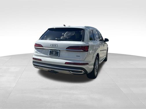 Glacier White Metallic 2023 Audi Q7 55 Premium Plus