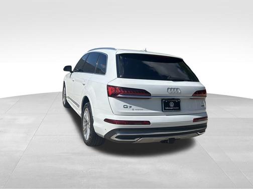 Glacier White Metallic 2023 Audi Q7 55 Premium Plus