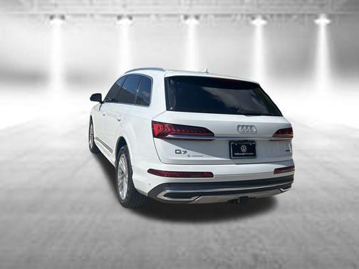 Glacier White Metallic 2023 Audi Q7 55 Premium Plus