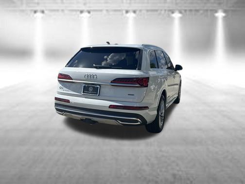 Glacier White Metallic 2023 Audi Q7 55 Premium Plus