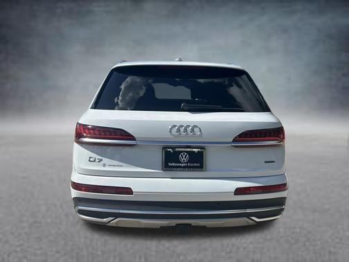 Glacier White Metallic 2023 Audi Q7 55 Premium Plus