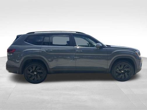 pure gray 2026 Volkswagen Atlas 2.0T SE w/Technology