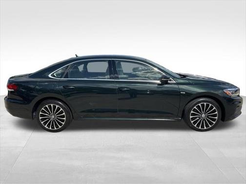 2022 Volkswagen Passat 2.0T Limited Edition
