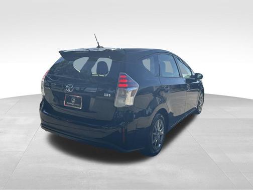 2017 Toyota Prius v Five