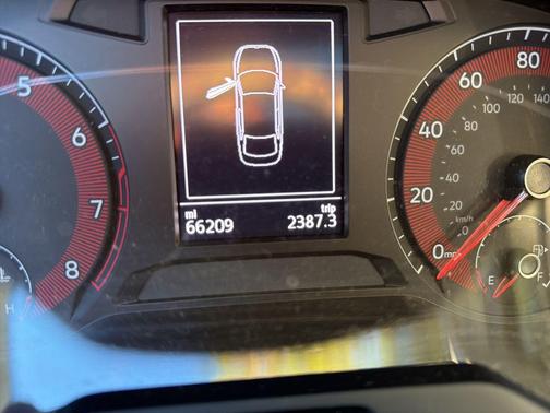 Pure White 2019 Volkswagen Jetta 1.4T SE