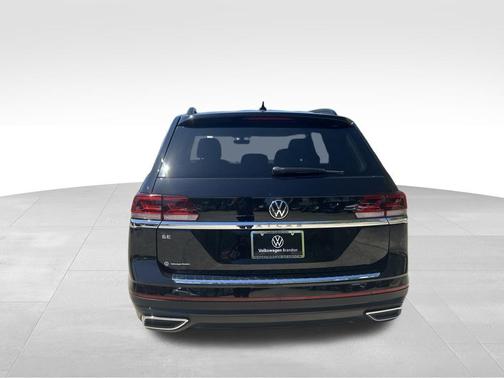 Deep Black 2023 Volkswagen Atlas 2.0T SE