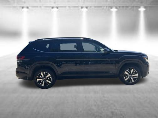Deep Black 2023 Volkswagen Atlas 2.0T SE