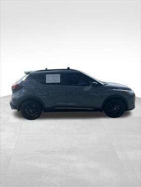 2021 Nissan Kicks SR