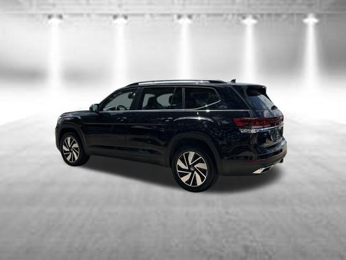 Deep Black 2026 Volkswagen Atlas 2.0T SE w/Technology