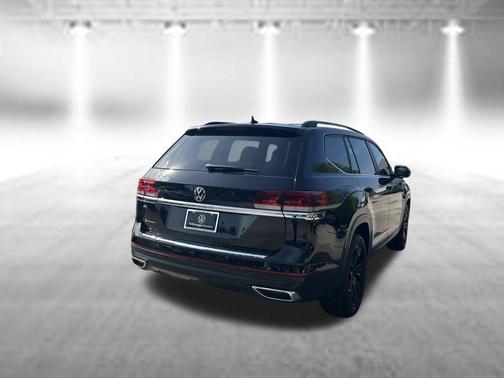 Deep Black Pearl 2023 Volkswagen Atlas 2.0T SE w/Technology