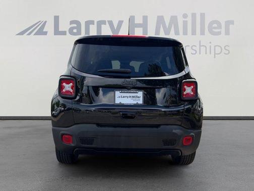 Black Clearcoat 2023 Jeep Renegade Latitude