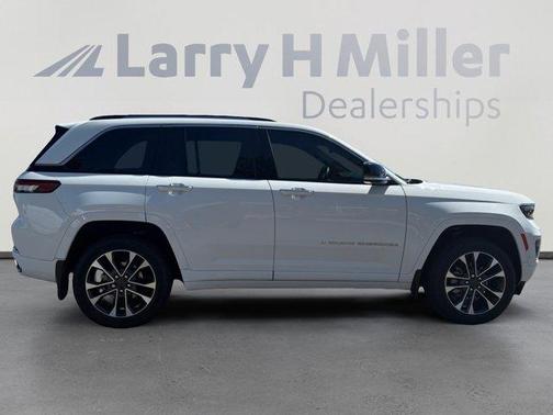 Bright White Clearcoat 2022 Jeep Grand Cherokee Overland
