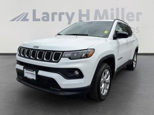 Bright White Clearcoat 2025 Jeep Compass Latitude