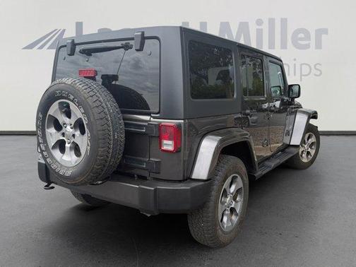 Granite Crystal Clearcoat Metallic 2017 Jeep Wrangler Unlimited Sahara
