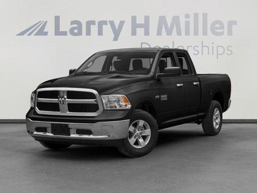 Brilliant Black Crystal Pearlcoat 2016 RAM 1500 SLT