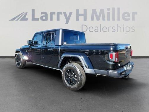 2022 Jeep Gladiator Sport