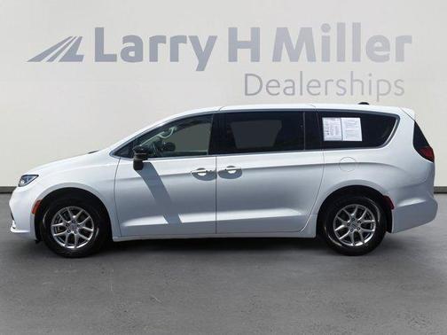 Bright White Clearcoat 2024 Chrysler Pacifica Touring-L