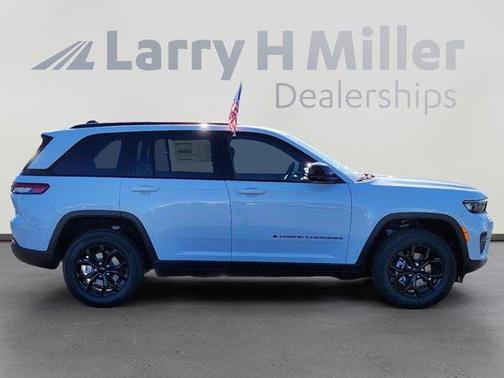 2025 Jeep Grand Cherokee Laredo