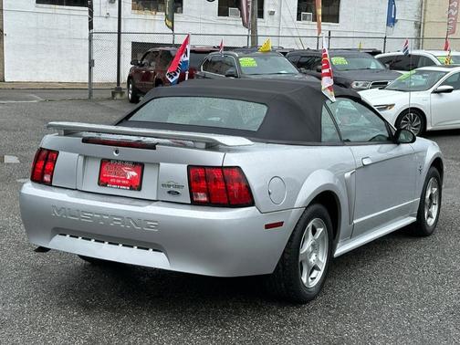 2003 Ford Mustang Deluxe