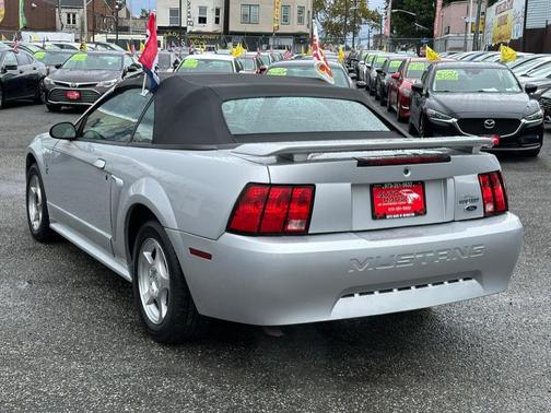 2003 Ford Mustang Deluxe