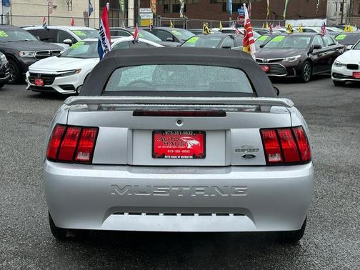 2003 Ford Mustang Deluxe