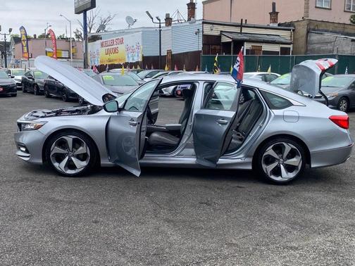 Lunar Silver Metallic 2018 Honda Accord Touring 2.0T