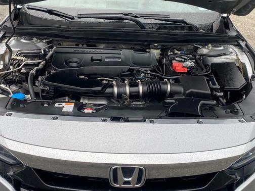 Lunar Silver Metallic 2018 Honda Accord Touring 2.0T