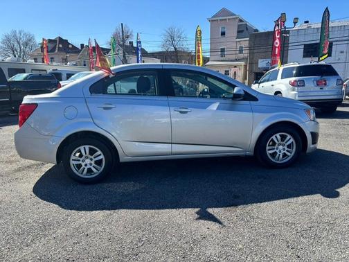 Silver Ice Metallic 2016 Chevrolet Sonic LT