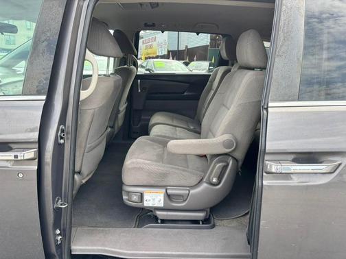 Modern Steel Metallic 2017 Honda Odyssey SE