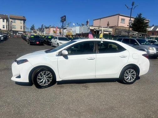 Super White 2019 Toyota Corolla LE