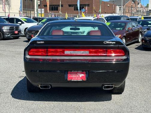 2014 Dodge Challenger SXT