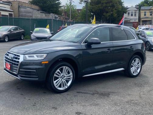 Brilliant Black 2018 Audi Q5 2.0T Tech Premium