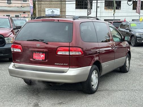 2001 Toyota Sienna XLE