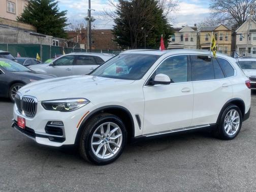 Mineral White Metallic 2021 BMW X5 xDrive40i