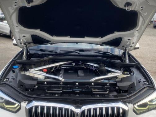Mineral White Metallic 2021 BMW X5 xDrive40i