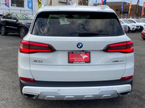 Mineral White Metallic 2021 BMW X5 xDrive40i