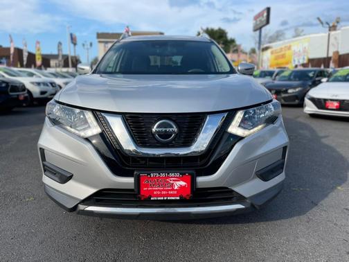 Brilliant Silver Metallic 2019 Nissan Rogue SV