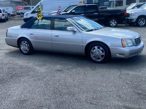 Light Platinum 2004 Cadillac DeVille Base