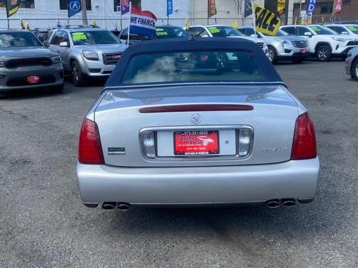 Light Platinum 2004 Cadillac DeVille Base