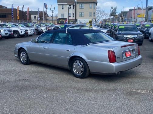 Light Platinum 2004 Cadillac DeVille Base