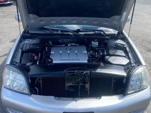 Light Platinum 2004 Cadillac DeVille Base