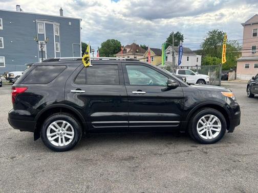 Tuxedo Black Metallic 2015 Ford Explorer XLT