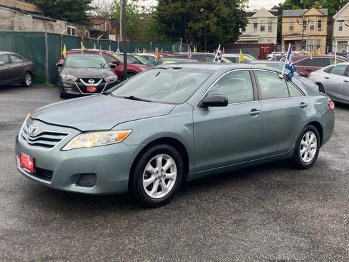 Aloe Green Metallic 2011 Toyota Camry LE