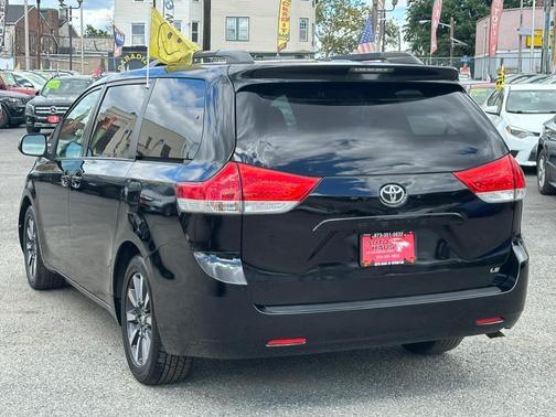 2012 Toyota Sienna LE