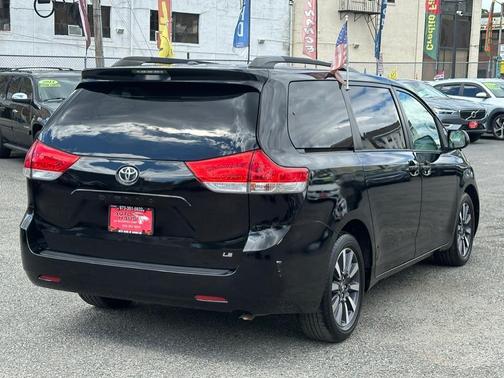 2012 Toyota Sienna LE