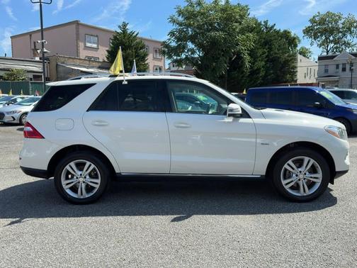Diamond White Metallic 2012 Mercedes-Benz M-Class 4MATIC