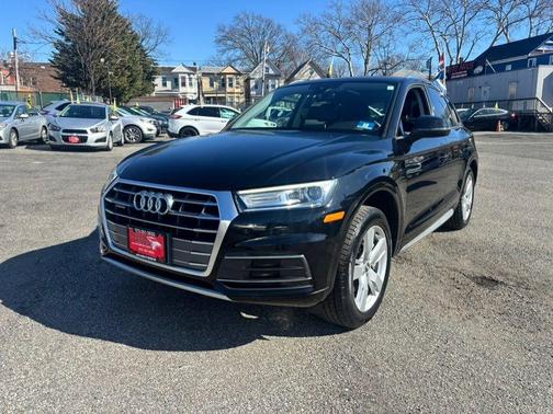 Brilliant Black 2018 Audi Q5 2.0T Premium
